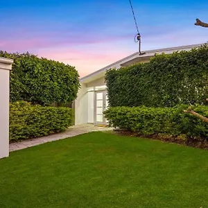  Villa Southport Oasis 6br Pool Central